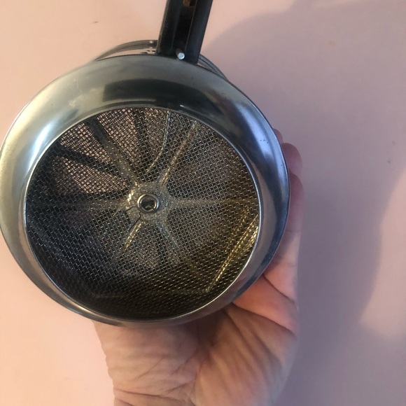 Epic Silver Flour Sifter 5 cup three filter sifter, also works as a display - Picture 8 of 12